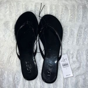 Cute sandals never worn still has tags. size 7 in woman’s